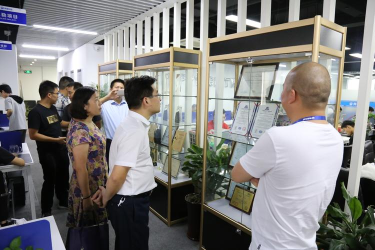 张正伟率队到上海网萌网络科技招商考察